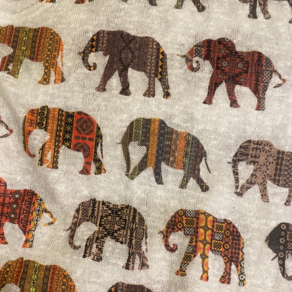 Plus Size Elephant Dolman Top - Picture 5 of 6